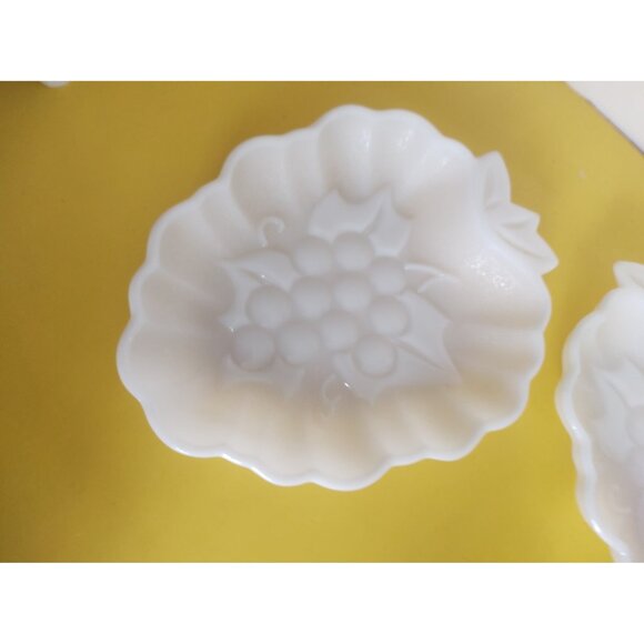 Hazel Atlas Milk glass Candy/Nut dishes embossed grape design. Set of 2 - Picture 8 of 9